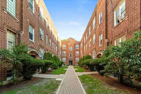 658 W Oakdale Ave #2C, Chicago, IL 60657