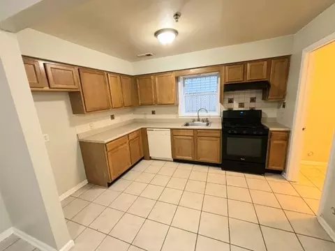 132 Fabyan Pl #1, Newark, NJ 07112
