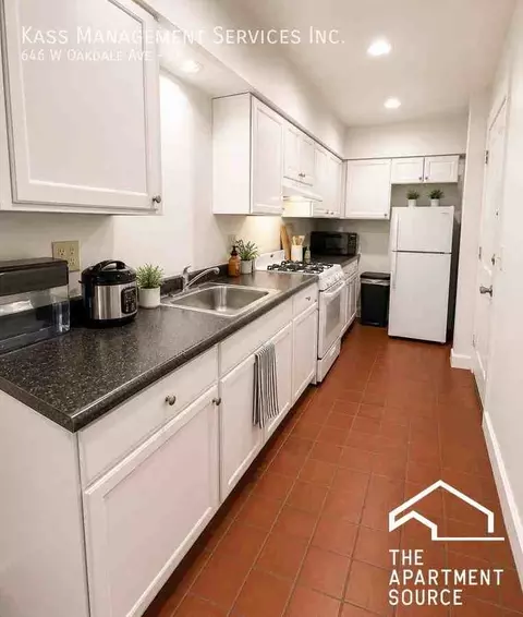646 W Oakdale Ave #3R, Chicago, IL 60657