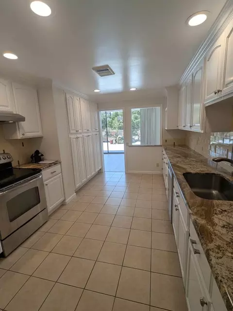 50 Mounds Rd #214, San Mateo, CA 94402