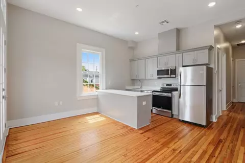 2617 Carondelet St #202, New Orleans, LA 70130