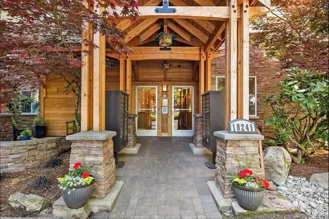 18241 73rd Ave NE #106, Kenmore, WA 98028