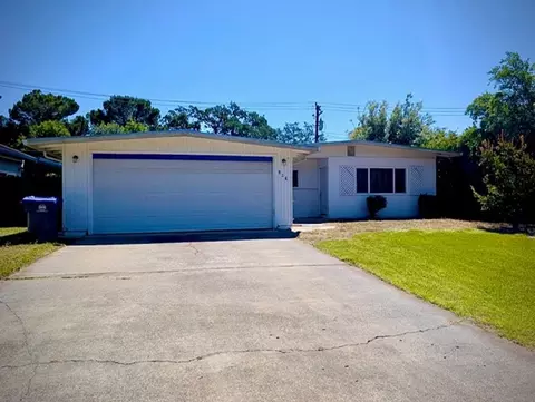 914 Snyder Dr, Davis, CA 95616