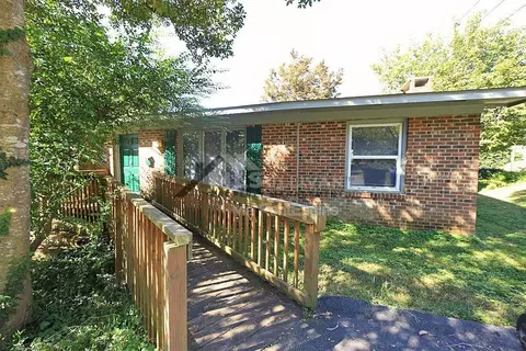 100 S Hassel St, Hillsborough, NC 27278