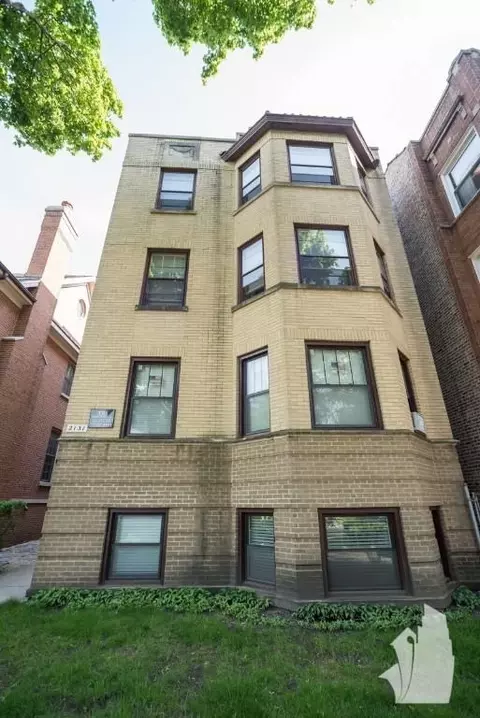 2131 W Giddings St #2A, Chicago, IL 60625