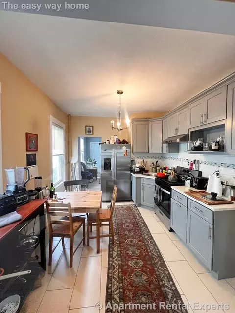 51 Beacon St #1, Somerville, MA 02143