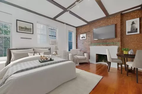 220 Sullivan St #5H, New York, NY 10012