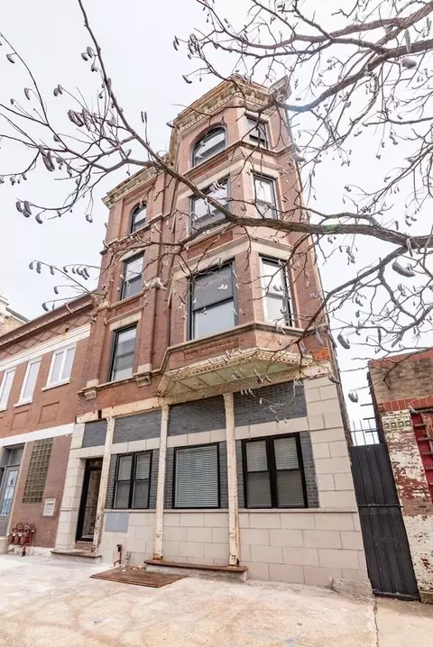 1907 S Racine Ave #2F, Chicago, IL 60608