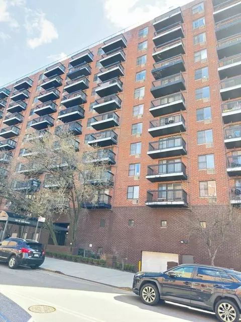 140-16 34th Ave #308, Flushing, NY 11354