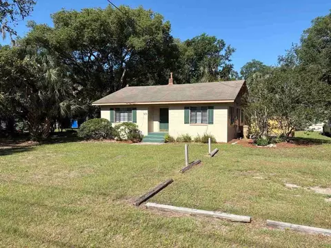 525 Bay Rd, Mount Dora, FL 32757