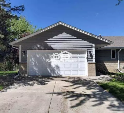 950 Butte Ct, Chanhassen, MN 55317