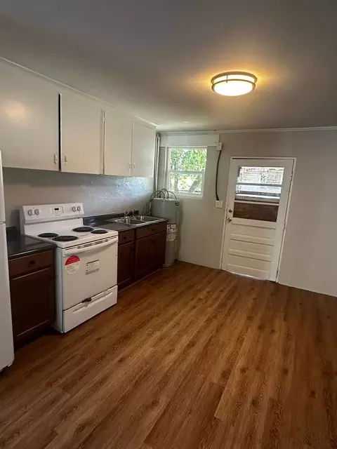 614 North St #C, West Columbia, SC 29169
