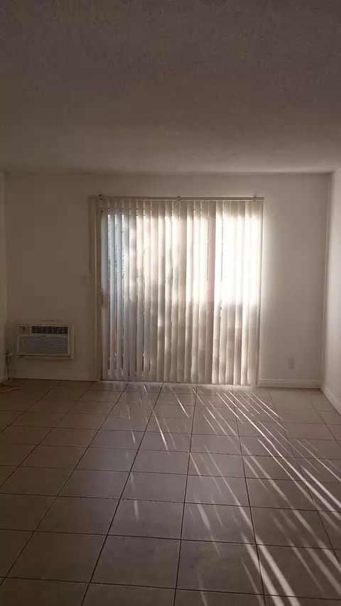 6114 Whitsett Ave, Los Angeles, CA 91606
