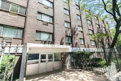 1040 W Hollywood Ave #204, Chicago, IL 60660