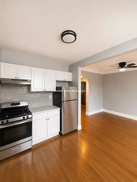 918 Green Bay Rd #E2, Winnetka, IL 60093