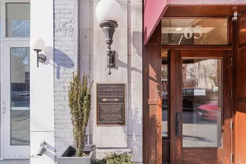 65 3rd St #401, Troy, NY 12180