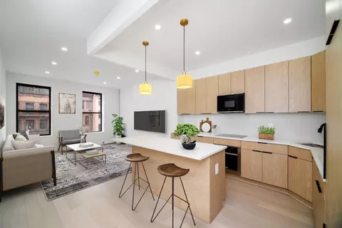237 W 72nd St #5, New York, NY 10023