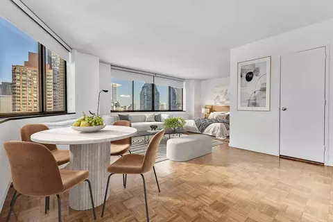 245 E 44th St #6F, New York, NY 10017