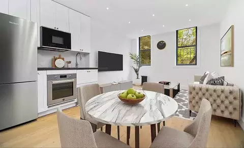 207 E 4th St #3, New York, NY 10009