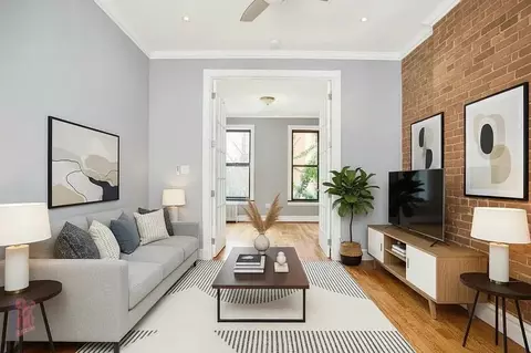 722 10th Ave #3A, New York, NY 10019