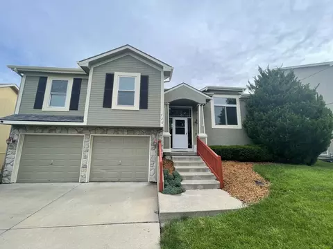 728 Highland Dr, Leavenworth, KS 66048