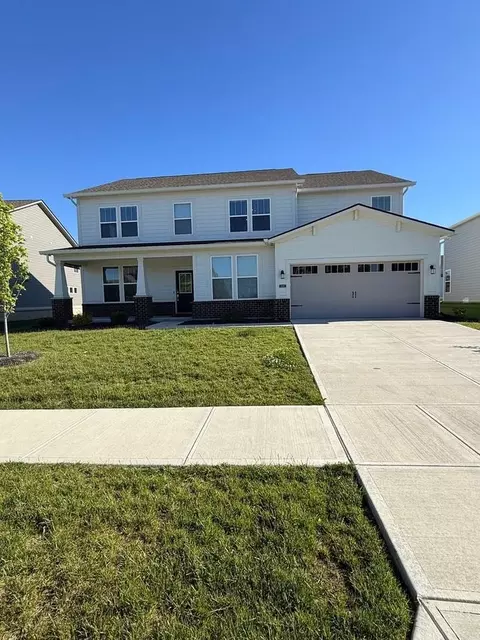 1046 Elmwood Ln, Greenwood, IN 46143