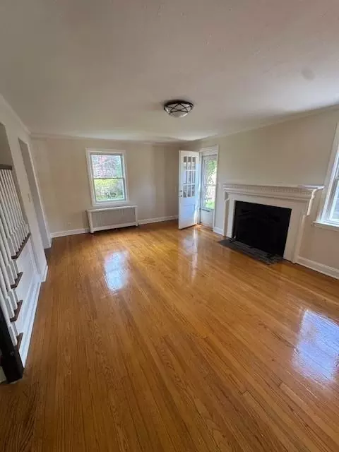 46-41 Hanford St #1, Douglaston, NY 11362
