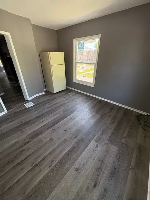 626 W 2nd St #2, Waterloo, IA 50701