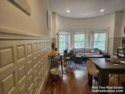 379 Commonwealth Ave #10, Boston, MA 02115