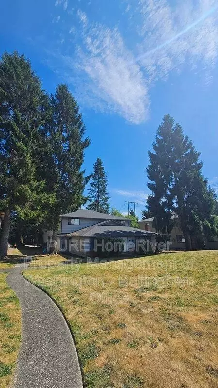 7709 Timber Hill Dr #A, Everett, WA 98203