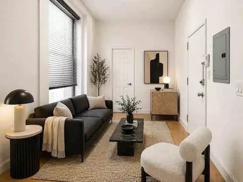 250 Broome St #1, New York, NY 10002