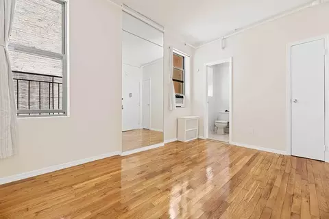 239 W 63rd St #6D, New York, NY 10023