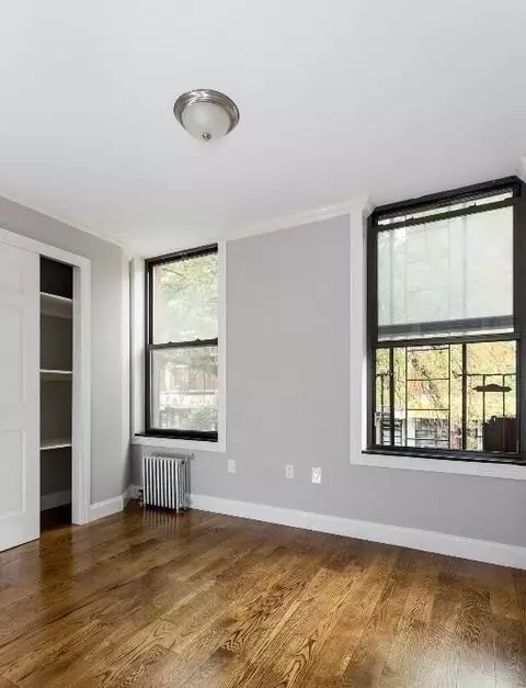 396 E 10th St #5, New York, NY 10009