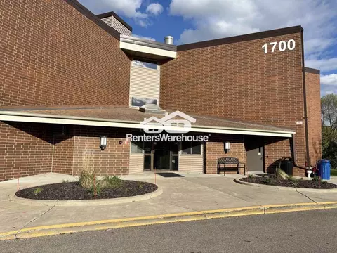 1700 Four Oaks Rd #124, Eagan, MN 55121