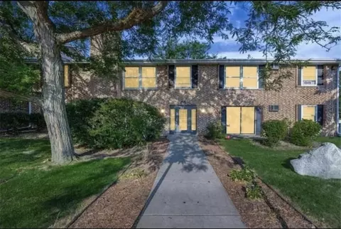 820 Old Settlers Trl #6, Hopkins, MN 55343