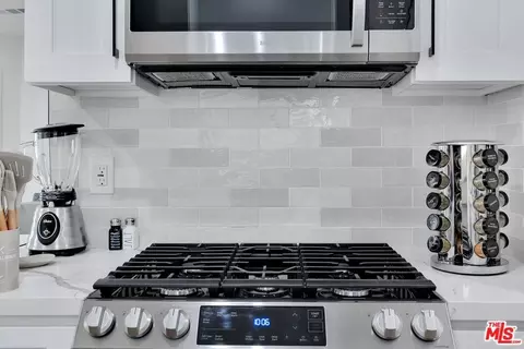 6116 S La Cienega Blvd, Los Angeles, CA 90056