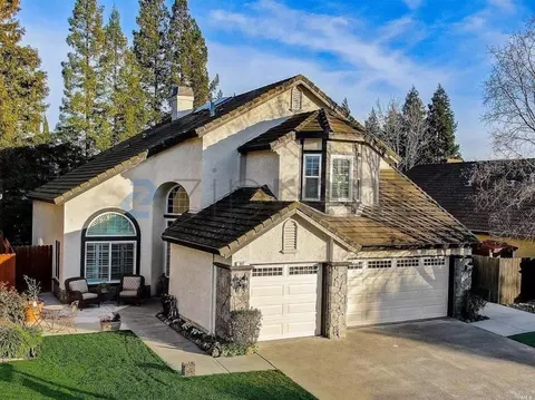 907 Cedar Brook Ln, Vacaville, CA 95687
