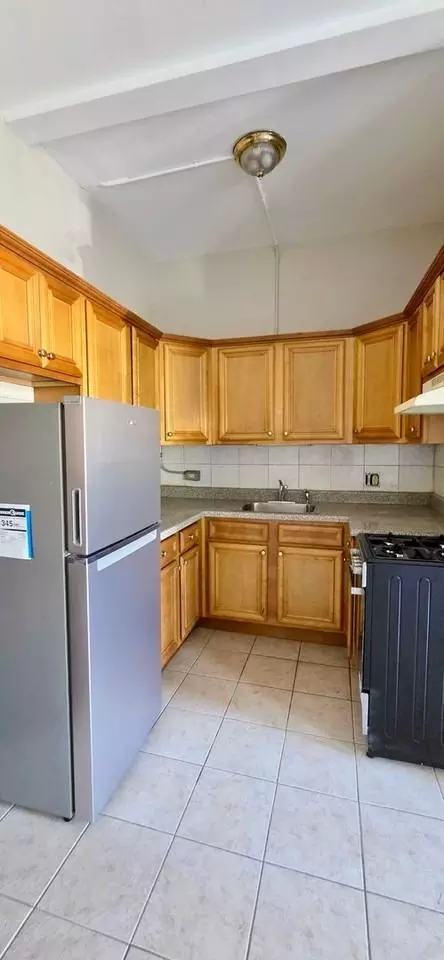 4764 N Virginia Ave #105, Chicago, IL 60625