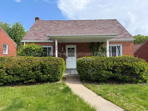 1076 Thornwood Dr, Castle Shannon, PA 15234