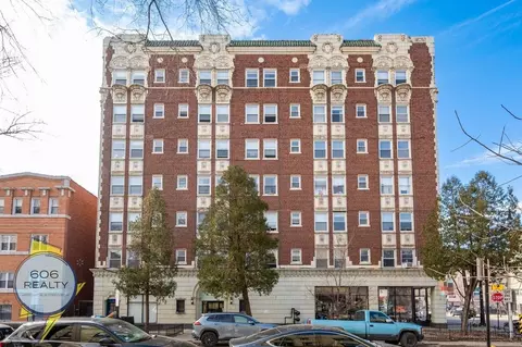 6930 N Greenview Ave #204, Chicago, IL 60626