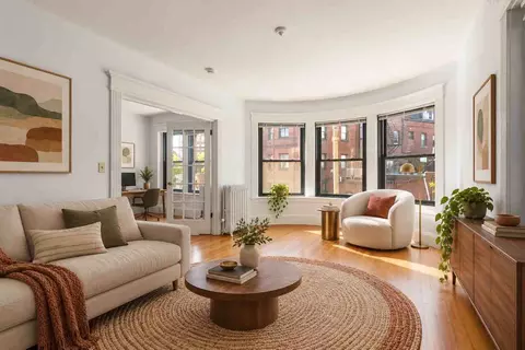 5 Winchester St #202, Brookline, MA 02446