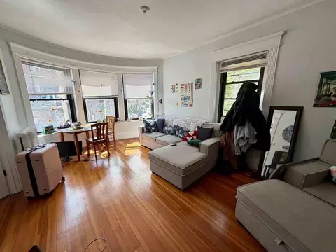 5 Winchester St #202, Brookline, MA 02446