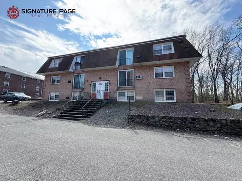 82 Boylston Ln #18, Lowell, MA 01852