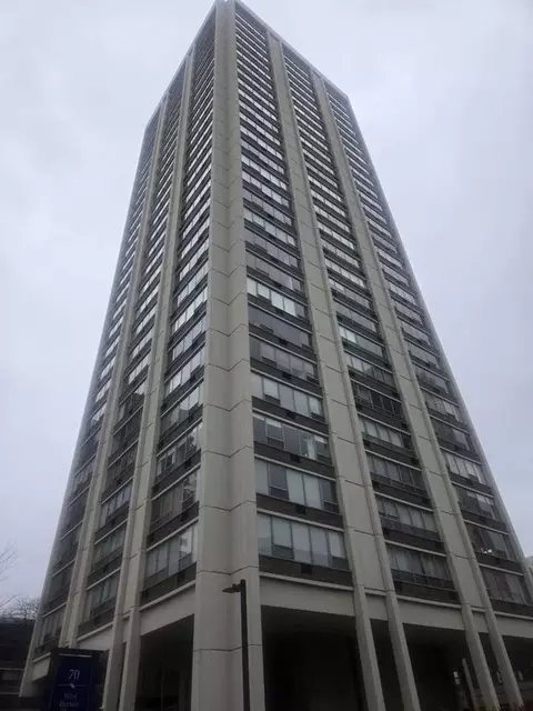 70 W Burton Pl #1608, Chicago, IL 60610