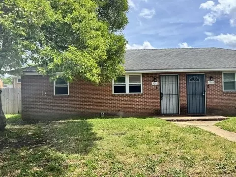 2016 Pond Ln #2016, Chesapeake, VA 23324