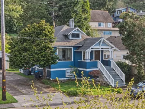 1939 Irving Ave #A, Astoria, OR 97103