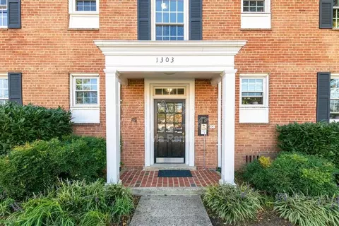 1303 S Walter Reed Dr #201, Arlington, VA 22204
