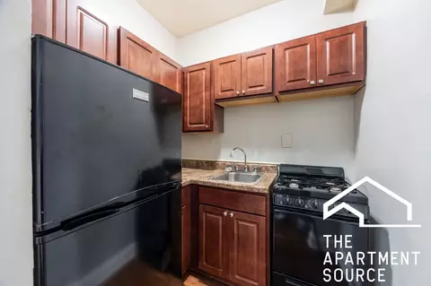 661 W Sheridan Rd #103, Chicago, IL 60613