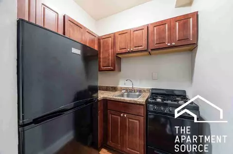 661 W Sheridan Rd #303, Chicago, IL 60613