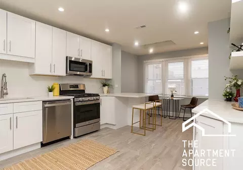3734 N Racine Ave #2F, Chicago, IL 60613